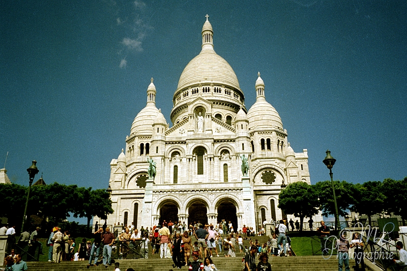 Basilika Sacré-Cœur / Paris
analoge Aufnahme mit PRAKTICA BMS Spiegelreflex mit Festbrennweite 50 mm 1996-00-00_d001_Pentacon_PRAKTICA_BMS_SLR.jpg