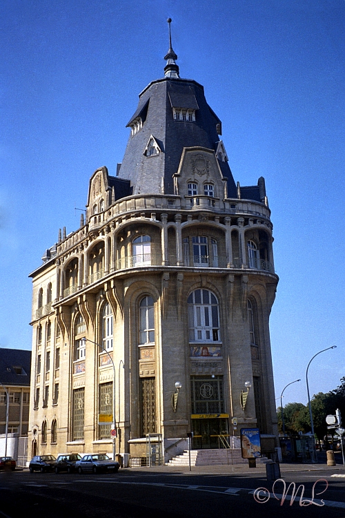 Library L'apostrophe / Chartres / Frankreich 1996-00-00_s011_Pentacon_PRAKTICA_BMS_Spiegelreflex.jpg
