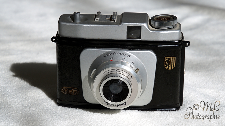 Nutzung von September 1981 bis August 1986
Certo-Phot Gönna & Söhne Dresden 6×6 cm Rollfilm
Optik: Achromat 1:8 / 75 mm 2018-03-18_113536_DSC00623_SONY_ILCA-77M2.jpg