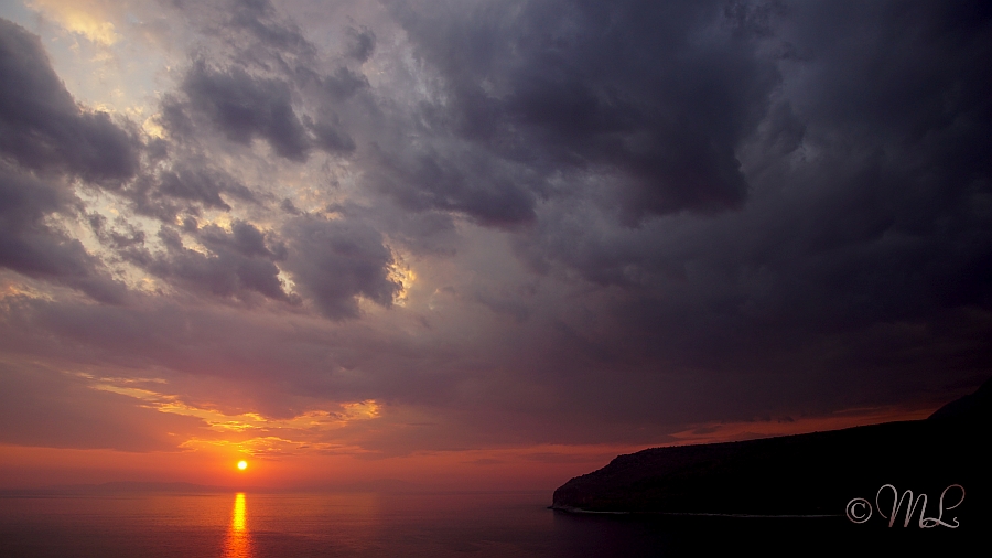 Sonnenuntergang in der Bucht von Limeni in Griechenland 2018-08-04_202209_DSC02662_SONY_ILCA-77M2.jpg