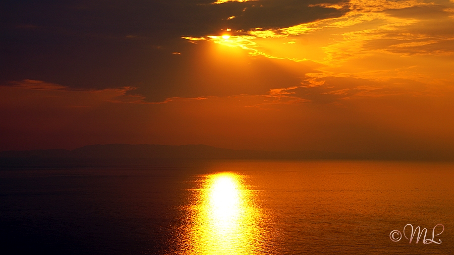 Sonnenuntergang in der Bucht von Limeni 2018-08-04_200115_DSC02646_SONY_ILCA-77M2.jpg