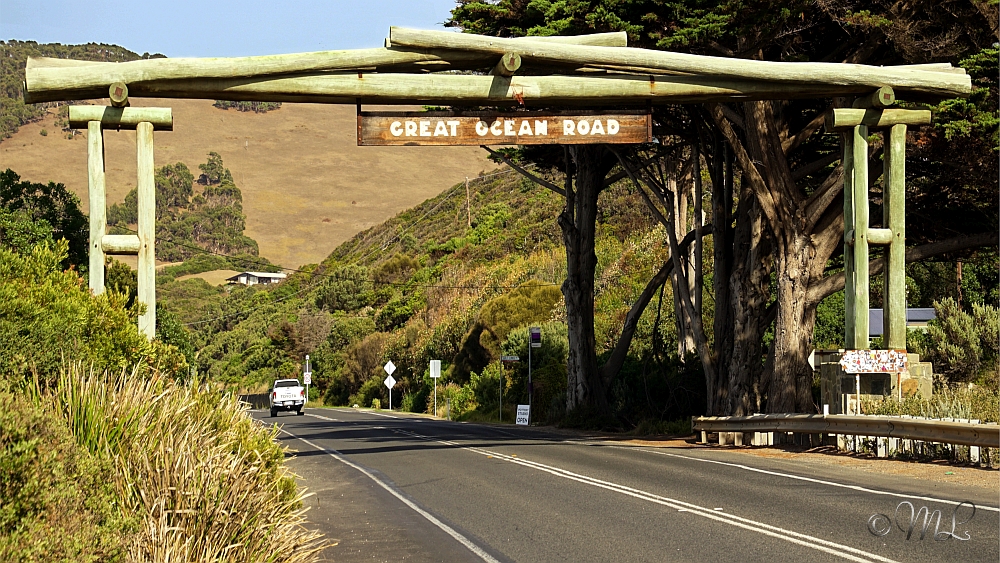 Straßenportal der Great Ocean Road 2019-04-05_123852_DSC05413_SONY_ILCA-77M2.jpg