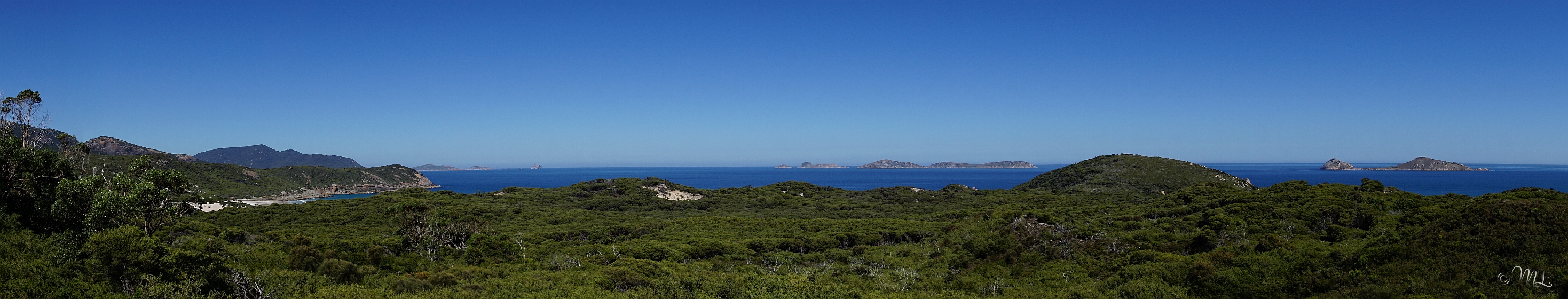 Panorama mit Blick auf Norman Island und Great Glennie Island 2019-03-28_124035_DSC04781_SONY_ILCA-77M2.jpg